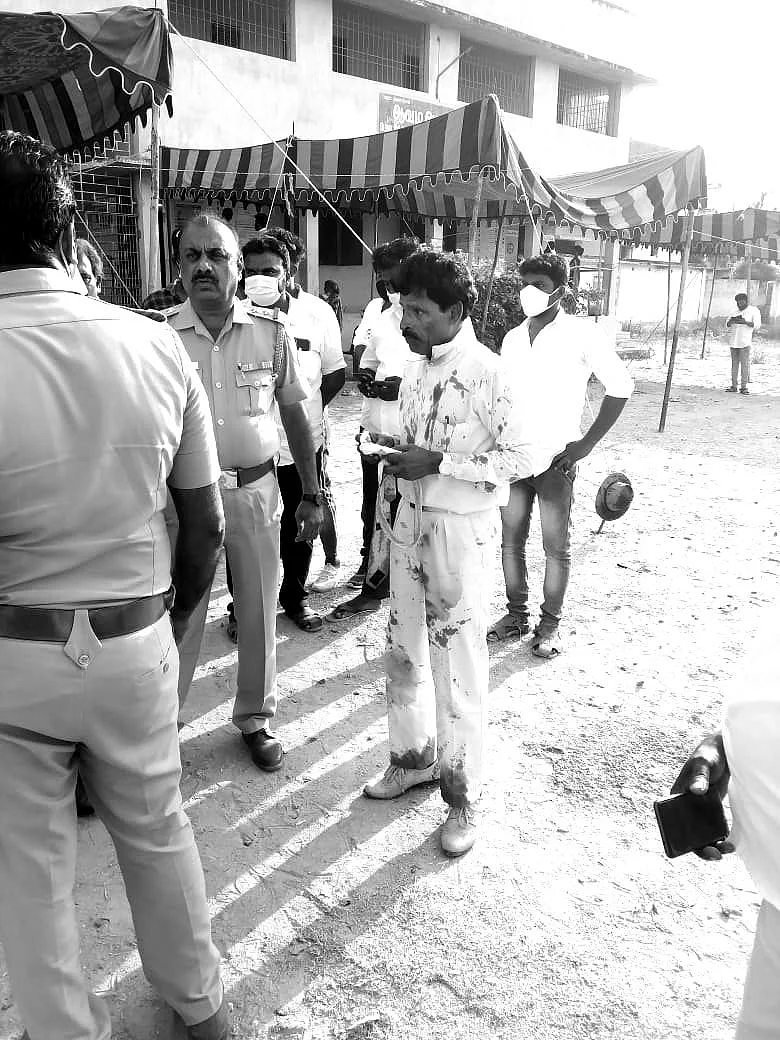 வாக்குச்சாவடியில் எம்.ஜி.ஆர் விஸ்வநாதன்