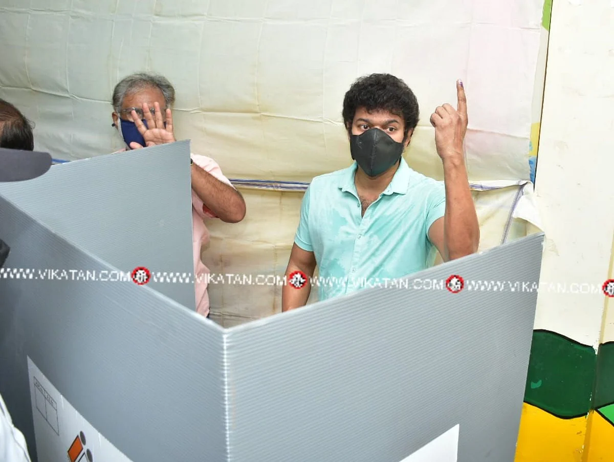 இளைய தளபதி டு தளபதி... தளபதி டு தலைவன்! தமிழ் சினிமாவின் உச்சநட்சத்திரமான விஜய்யின் வின்னிங் வரலாறு! | how actor vijay became number one in tamil cinema industry 2 நடிகர் விஜய்