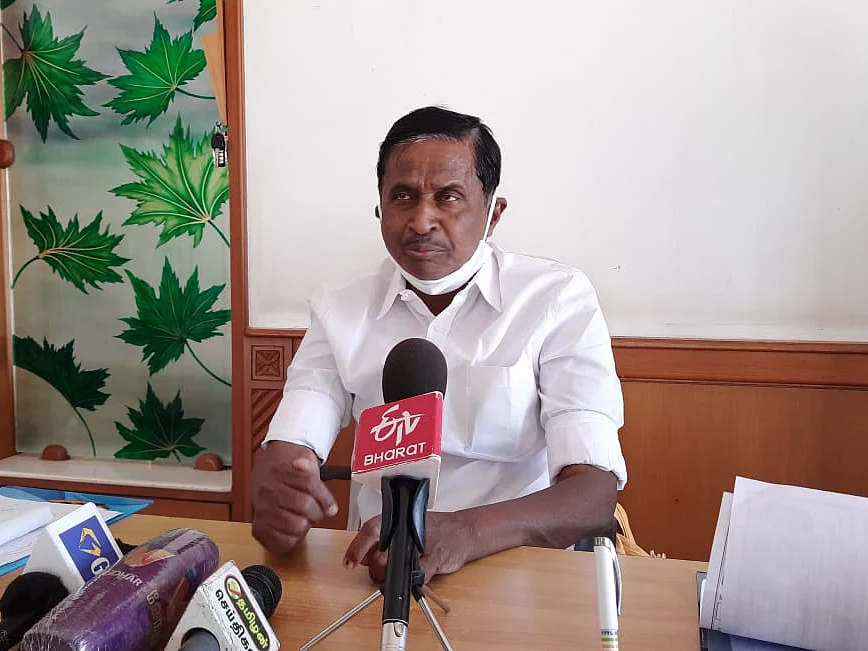 `ஸ்டாலின், குடும்பத்தின் கட்டுப்பாட்டில் இயங்குகிறார்!' - முன்னாள் அமைச்சர் கரூர் சின்னசாமி