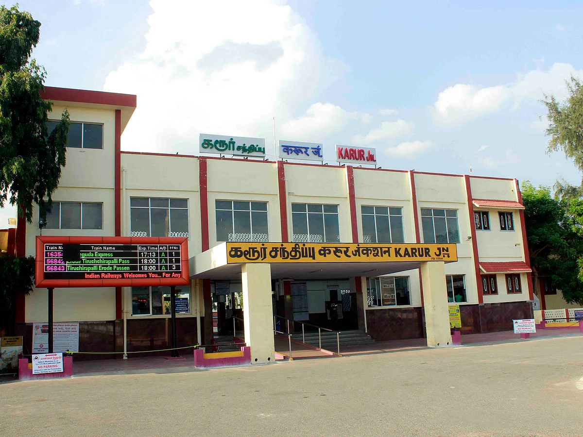 கரூர்: 'ஹலோ, வங்கி தலைமை அதிகாரி பேசுறேன்!' - இளைஞரிடம் ரூ.32,932 திருடிய மர்ம மனிதர்