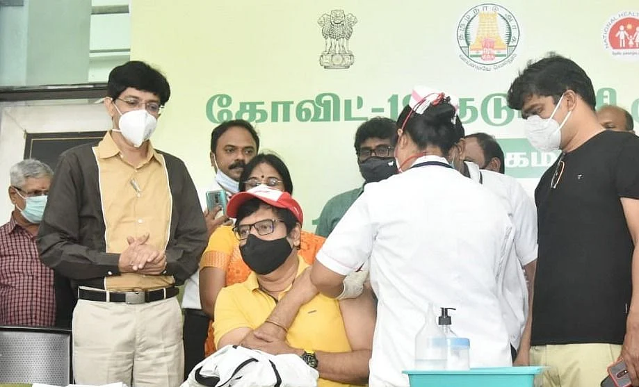 தடுப்பூசி செலுத்திக்கொண்ட விவேக்