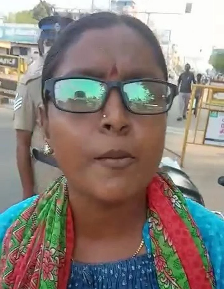 இளம்பெண் நந்தினி