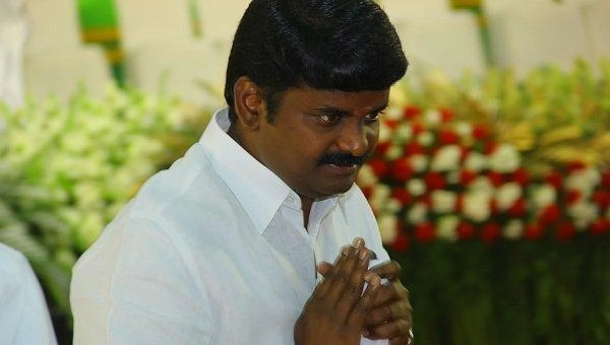 புதுக்கோட்டை: `நடிகர் விவேக்குக்கு நேர்ந்ததைத் தடுப்பூசியுடன் இணைக்காதீர்கள்! - அமைச்சர் விஜயபாஸ்கர்