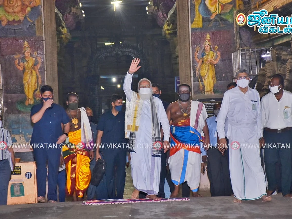 மதுரை : பிரதமர் மோடி வேட்டி, சட்டை அணிந்து மீனாட்சியம்மன் கோயிலில் தரிசனம்!
