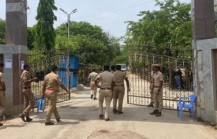 வாக்கு எண்ணும் மையம்