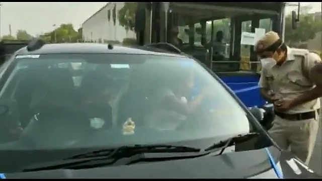 வாக்குவாதம் செய்த பெண்