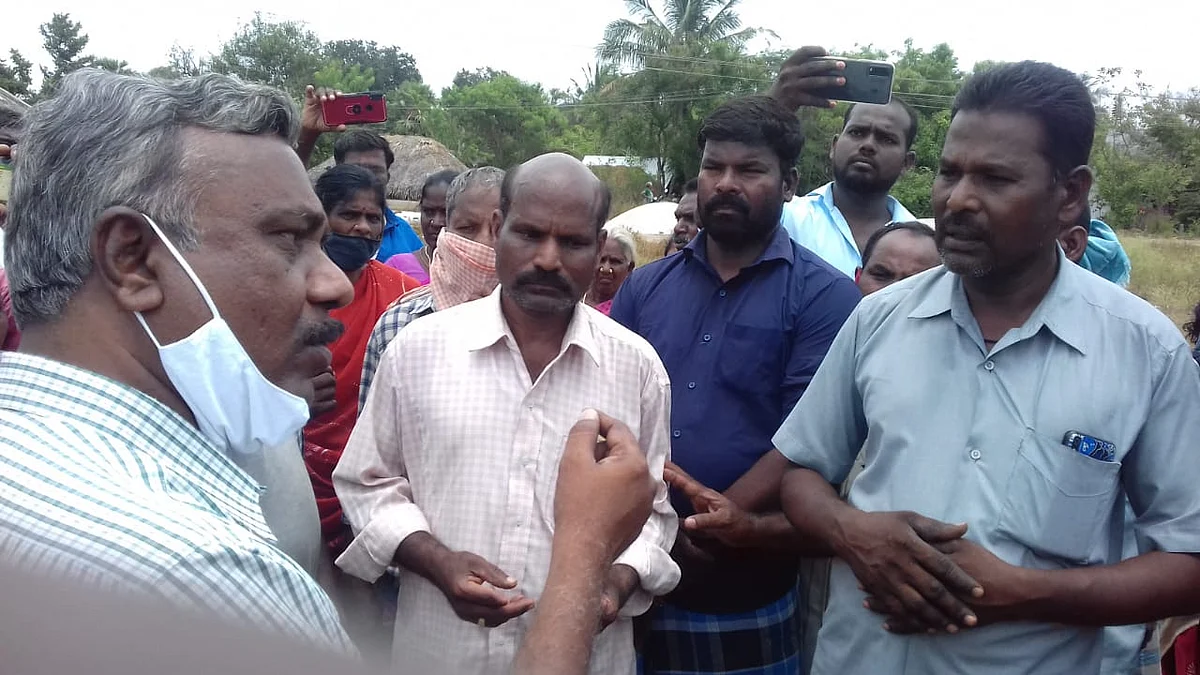 சேட்டு, தாசில்தாரிடம் பேசியபோது.
