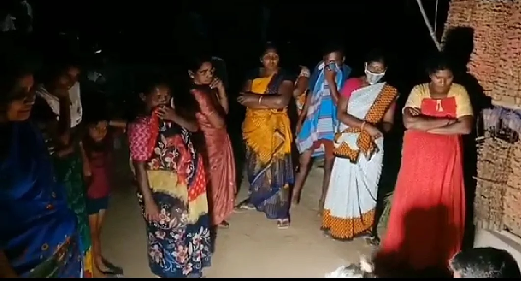 ஏலியம்பேடு கிராம மக்கள்
