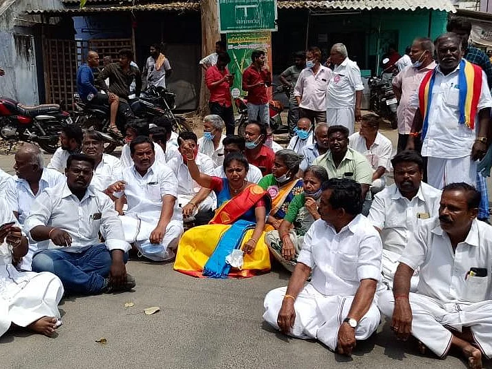 ஆத்தூர்: `கொன்னுடுவேன்னு மிரட்டுறாங்க!’ - திமுக-வினர் மீது பாமக வேட்பாளர் குற்றச்சாட்டு