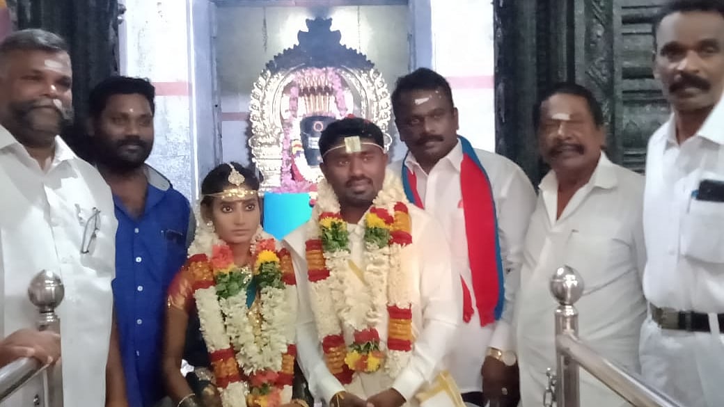கோயிலுக்குள் திருமணம்