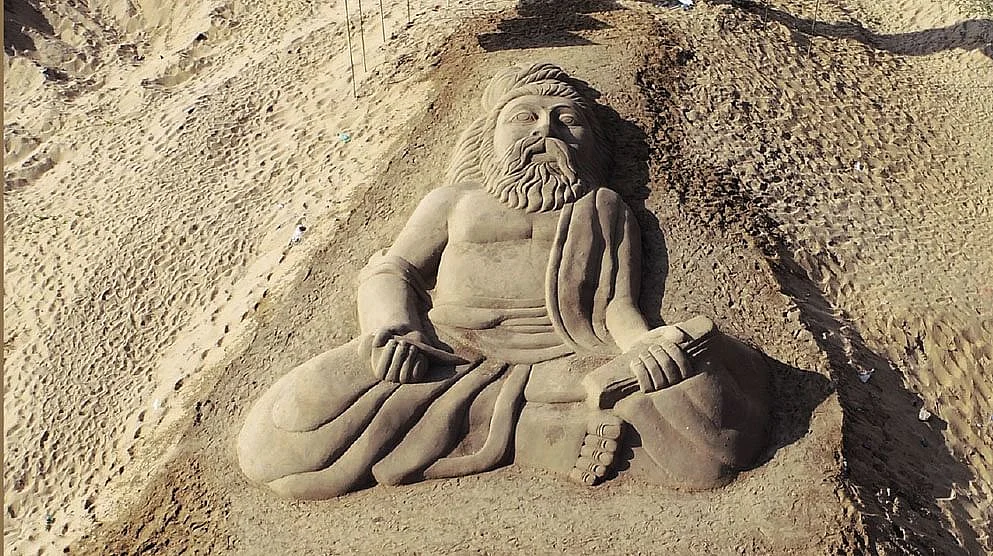 திருவள்ளுவர் மணல் சிற்பம்