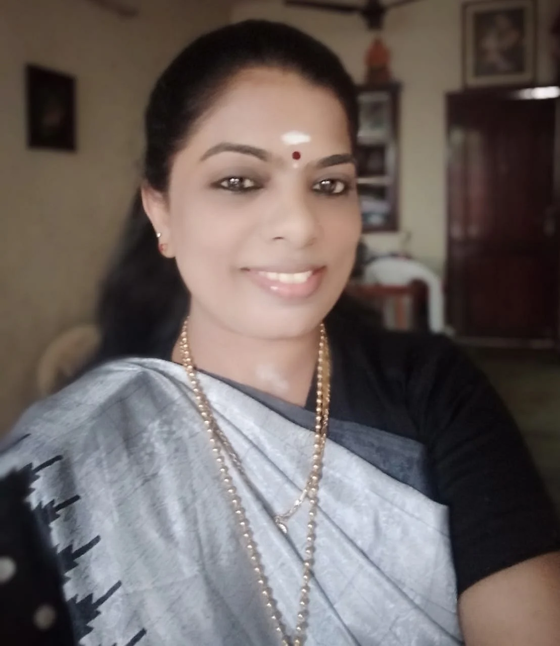 அ.தி.மு.க செய்தித் தொடர்பாளர் சிவசங்கரி