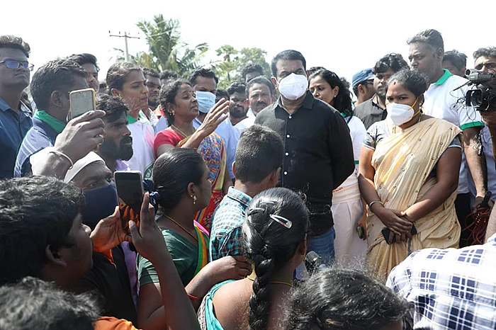 நாம் தமிழர் - சீமான்