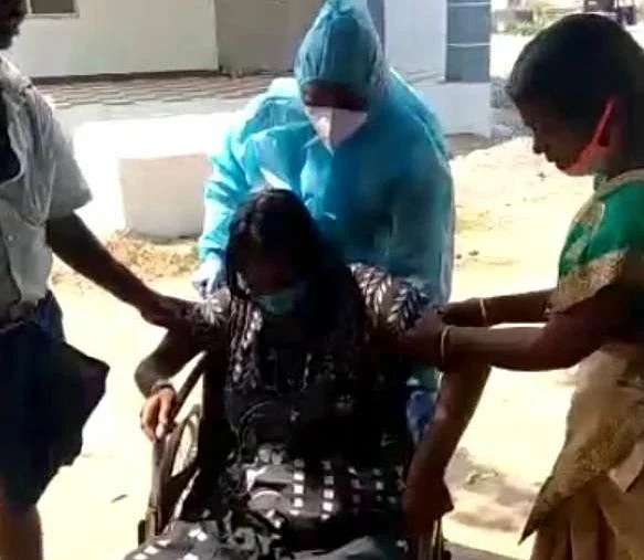 தாயிடம் பணம் கேட்ட ஊழியர்