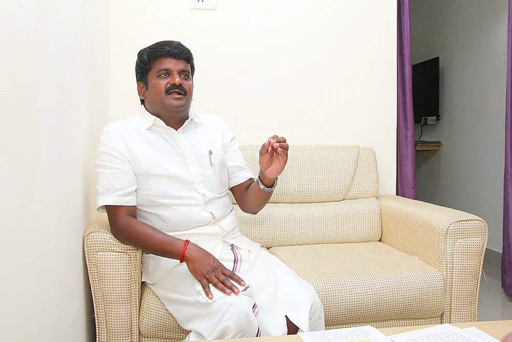 மிரட்டல்... கண்ணீர்... சாபம்... பீதியூட்டும் பிரசாரங்கள்!