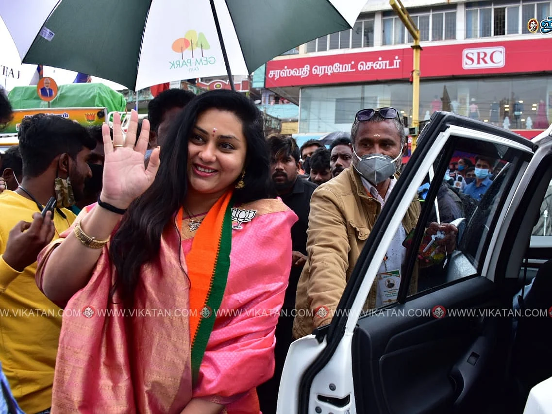 நீலகிரி: 3 மணி நேரம் காத்திருந்த நமீதா; சாலையை மறித்து பிரசாரம்! - கொந்தளித்த மக்கள்