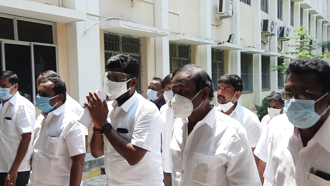 ஆய்வு செய்யும் அண்ணாமலை