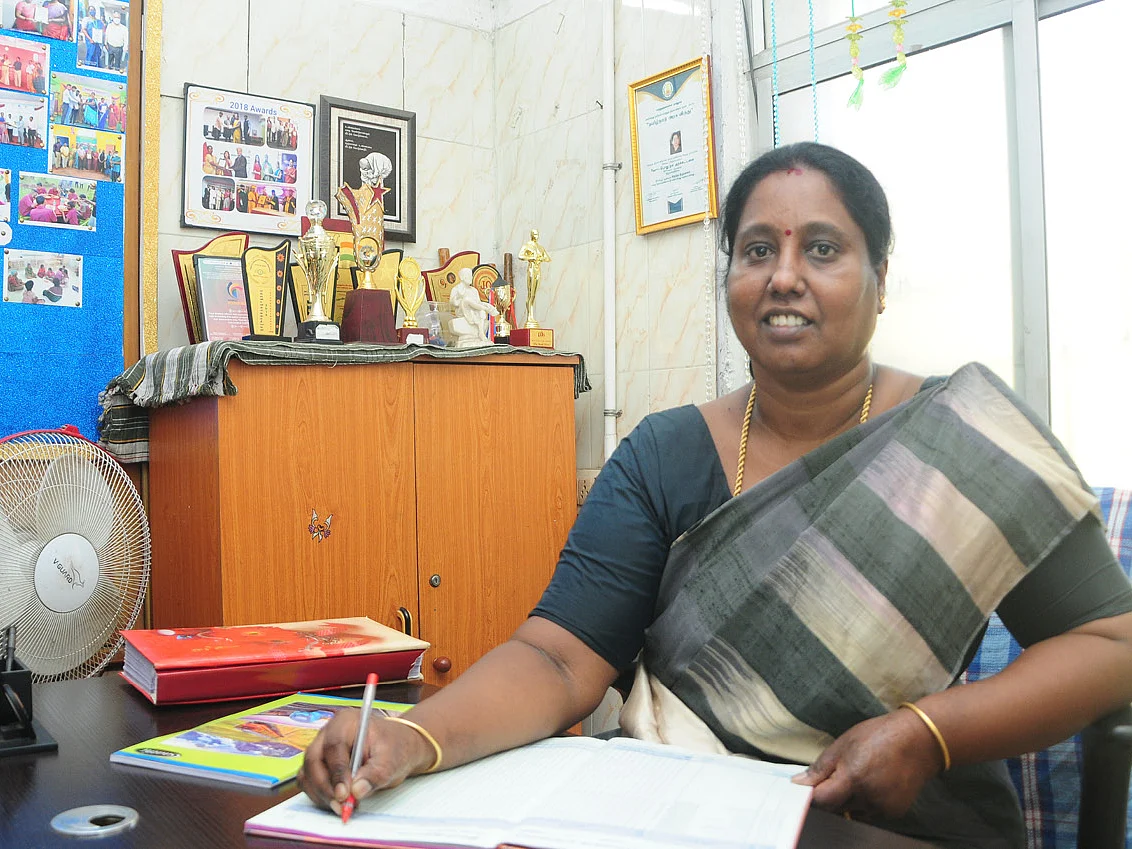 சேவைப் பெண்கள்! - 12 - குழந்தைகளின் மகிழ்ச்சியில் கஷ்டங்களை மறக்கிறேன்!