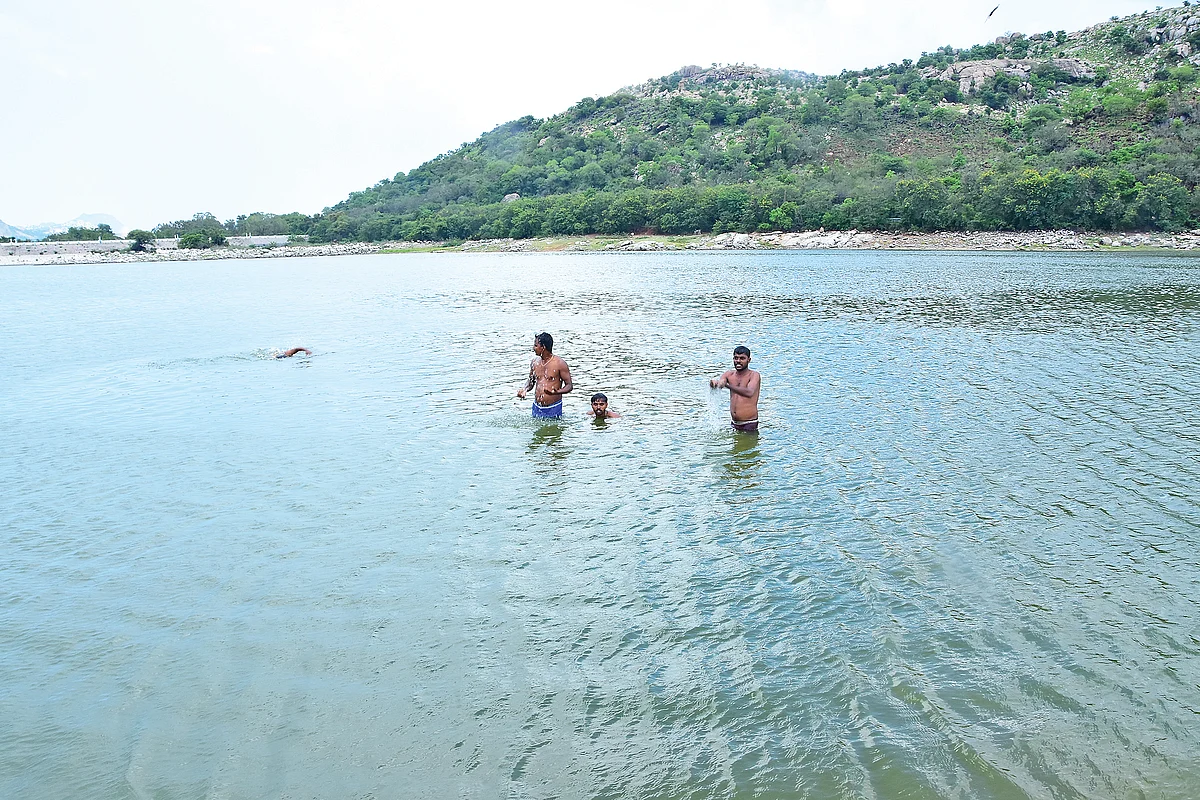 அணை குளியல்