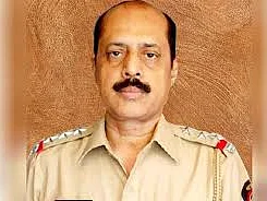 `மாஜி அமைச்சர் மீதான லஞ்சப் புகார்... உறுதிசெய்த போலீஸ் அதிகாரி!’-சிவசேனா கூட்டணி அரசுக்கு நெருக்கடி