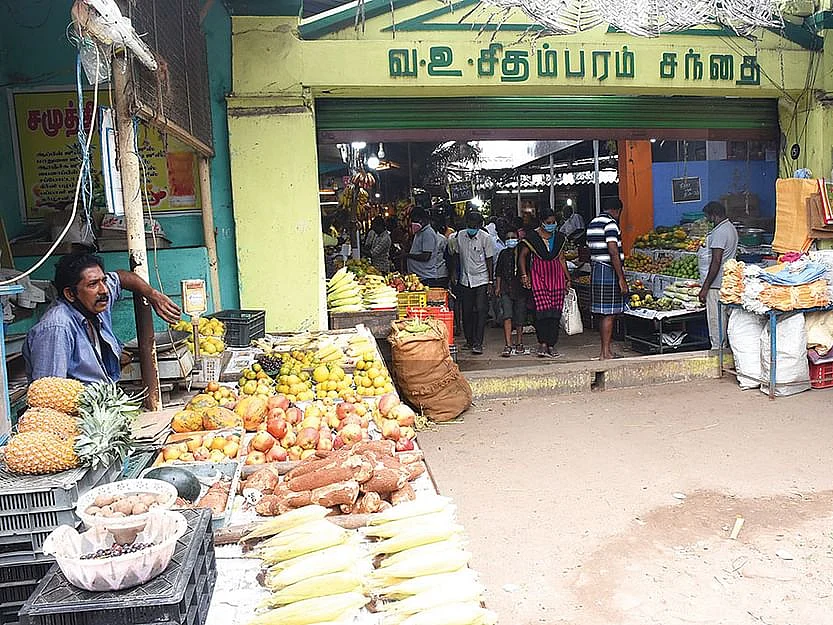 ``எங்க வயித்துல அடிச்சு வணிக வளாகம் கட்டணுமா?" - கொதிக்கும் தூத்துக்குடி வ.உ.சி சந்தை வியாபாரிகள்!