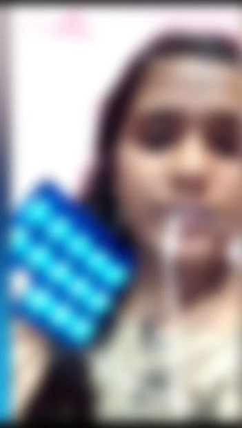 வீடியோவில் மாத்திரைகளைக் காட்டும் நிபியா