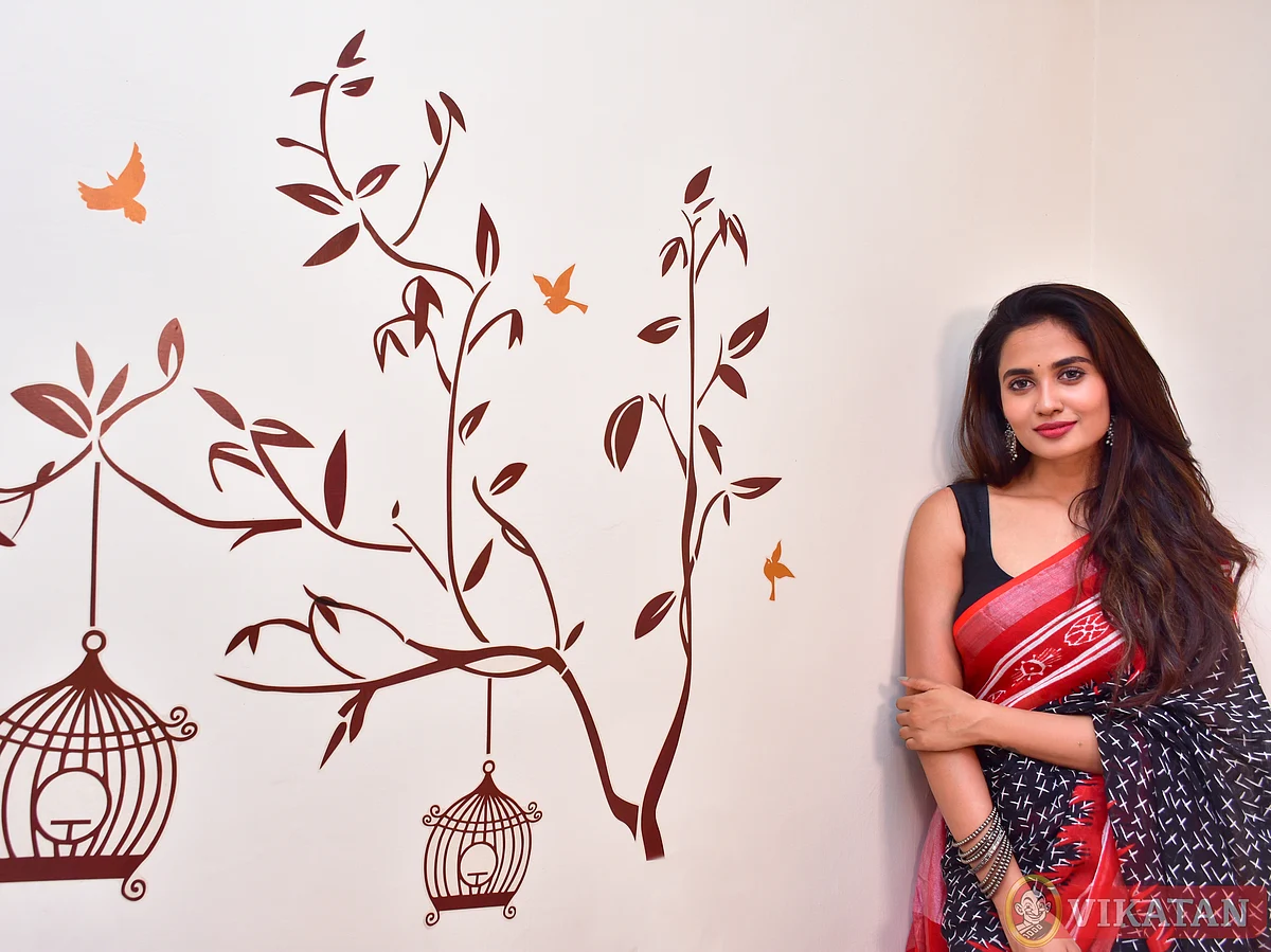 `அஸ்கு மாரோ', பாரிஸ் ஜெயராஜ் புகழ் தேஜூ அஸ்வினி... லேட்டஸ்ட் போட்டோஷூட் ஸ்டில்ஸ்!