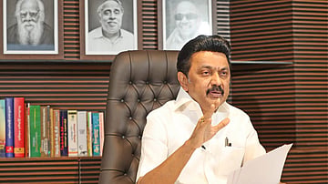 முதல்வர் ஸ்டாலின்: நிவாரண நிதி முதல் ஆவின் விலை குறைப்பு வரை! -மொத்தம் 5 கோப்புகள்; முதல் கையெழுத்து?! - முழு விவரங்கள்| M.K Stalin swearing-in ceremony live ...