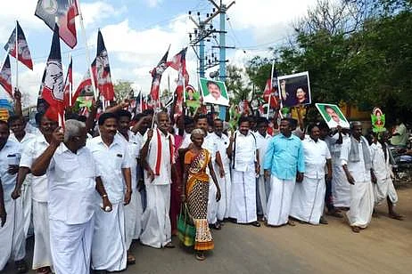 வேட்பாளரை மாற்றக் கோரி நடைபெற்ற போராட்டம்