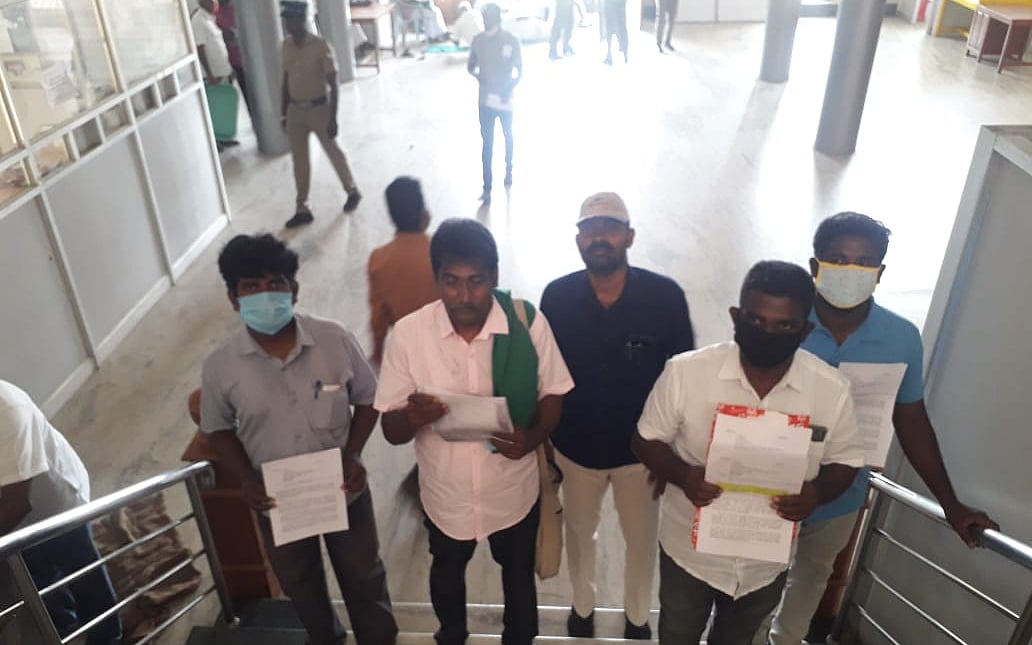 கரூர்: `போலி ஆவணம்; எம்.ஆர்.விஜயபாஸ்கரைத் தகுதிநீக்கம் செய்ய மனு!' - கொதிக்கும் சமூக ஆர்வலர்கள்