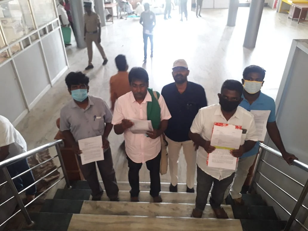 கரூர்: `போலி ஆவணம்; எம்.ஆர்.விஜயபாஸ்கரைத் தகுதிநீக்கம் செய்ய மனு!' - கொதிக்கும் சமூக ஆர்வலர்கள்