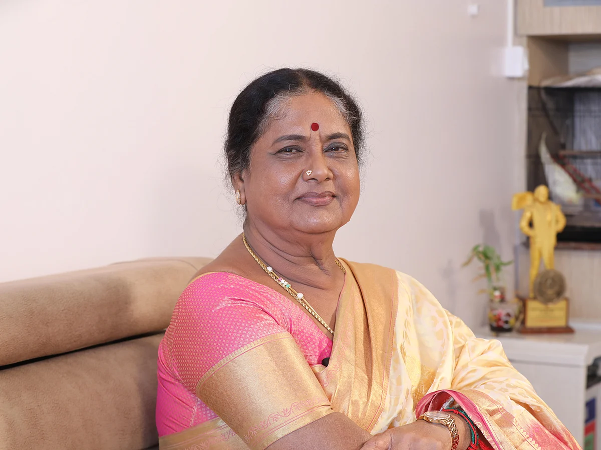 ``எங்க வீட்டுக்கு வந்துடுங்கன்னு எல்லாரும் கூப்பிடுறாங்க!'' - `சுந்தரி' அப்பத்தா வரலட்சுமி