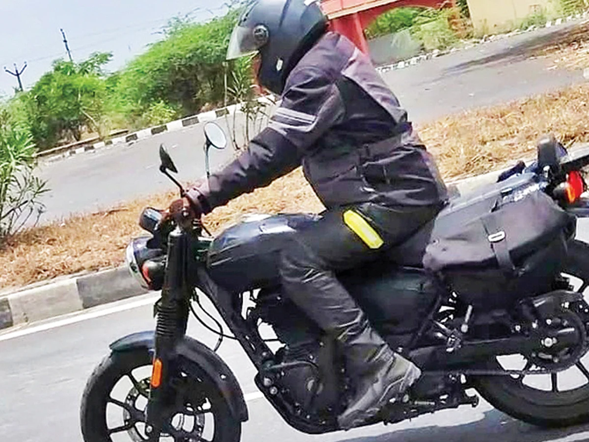 SPY PHOTO ரகசிய கேமரா: புது புல்லட்… புது டூரர்…