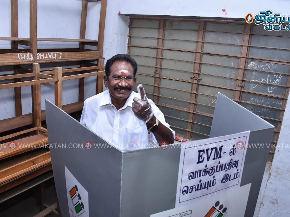 `செல்லூர் ராஜூ அப்செட்; பணம் தராததால் போராட்டம்; சிகிச்சை அளித்த வேட்பாளர்!’ - மதுரை களேபரங்கள்