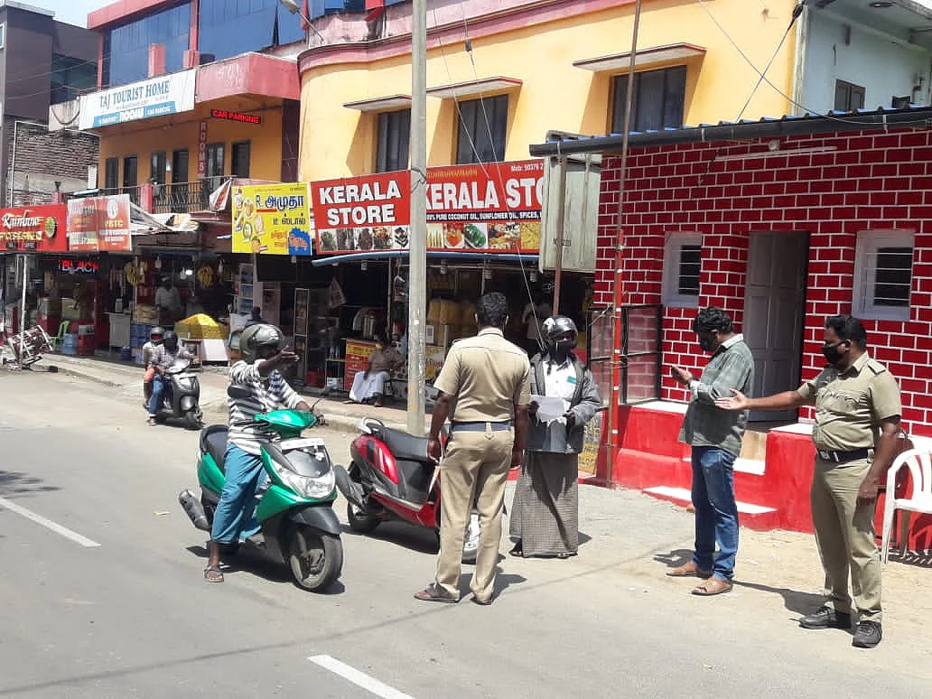 தேனி: இ-பாஸ் சோதனை உண்டு... கொரோனா சோதனை இல்லை! - எல்லையில் கவனம் செலுத்துமா மாவட்ட நிர்வாகம்?