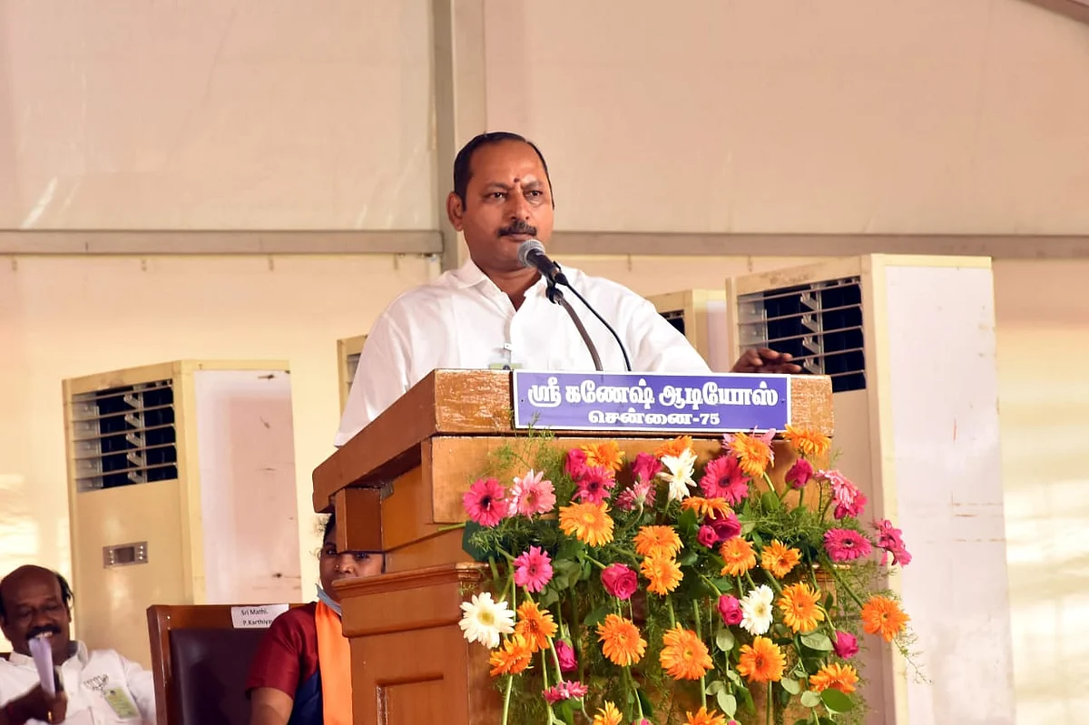 சேலத்தைச் சேர்ந்த மொழிபெயர்ப்பாளர்.