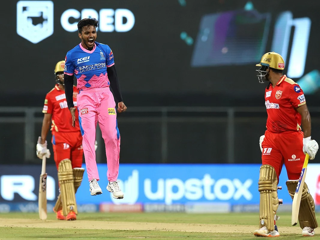 IPL 2021 : தம்பியின் தற்கொலை, கொடூர வறுமை, தீவிர மன அழுத்தம்... சேத்தன் சக்காரியாவின் கதை தெரியுமா?!