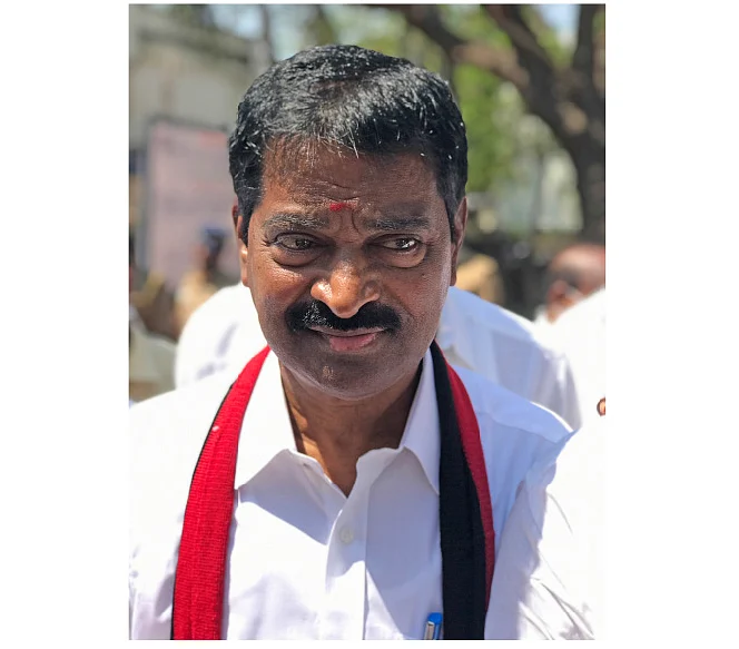 மிரட்டல்... கண்ணீர்... சாபம்... பீதியூட்டும் பிரசாரங்கள்!
