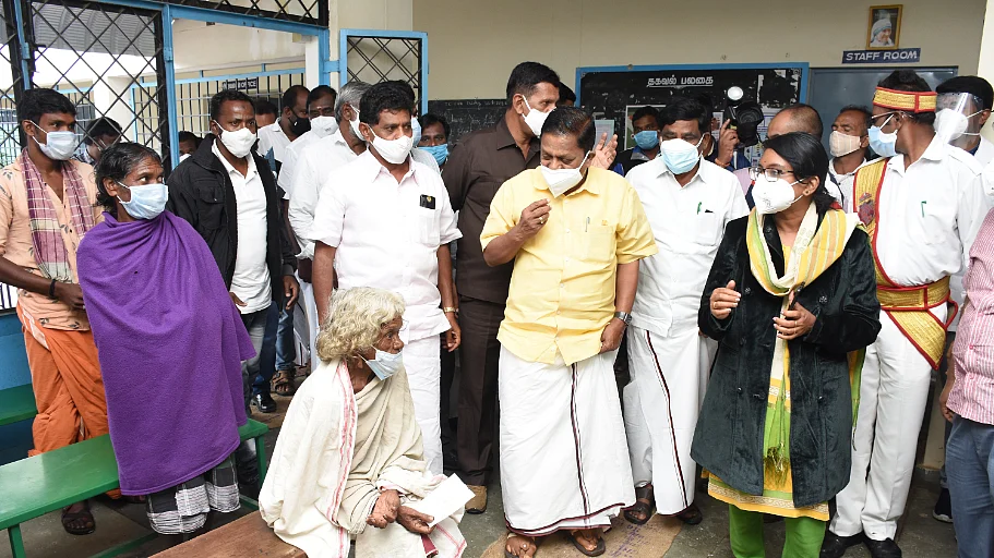 மீட்பு முகாம்
