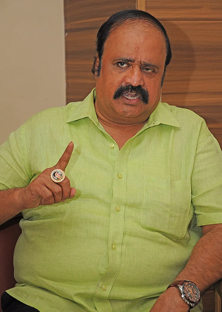 அ.தி.மு.க தோல்விக்கு இ.பி.எஸ்-தான் காரணம்! - போட்டுத்தாக்கும் புகழேந்தி