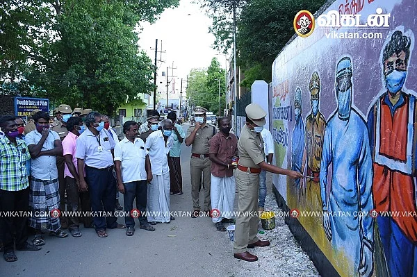 ஓவியம் வரையும் துணை ஆணையர் சீனிவாசன்