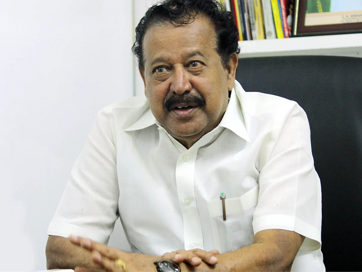 கச்சைகட்டும் சர்ச்சைக் கருத்துகள்... அரசியலாகும் பாடத்திட்டம்... வெளியானது யார் ஆட்சியில்?