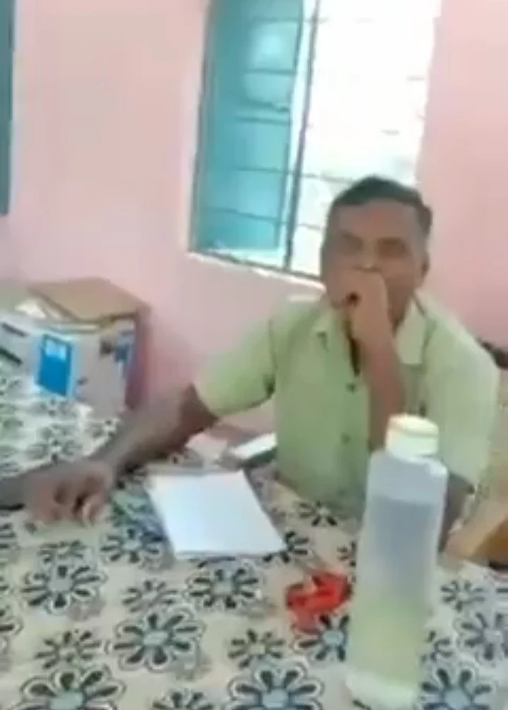 குஜிலியம்பாறை வட்ட வழங்கல் அதிகாரி சரவணன்