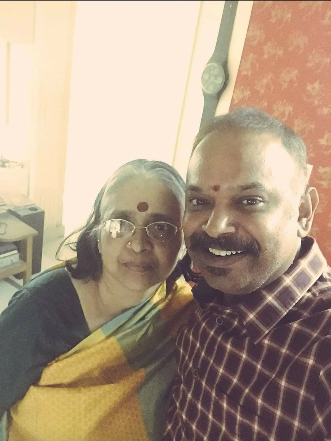 அம்மாவுடன் வெங்கட் பிரபு