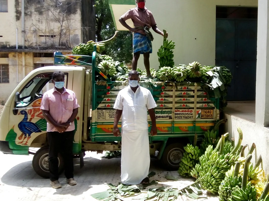 தஞ்சை மருத்துவமனைக்கு இலவசமாக 2.5 டன் வாழைப்பழங்கள்; நெகிழ வைத்த விவசாயி!