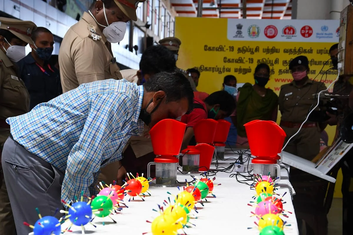பொது இடங்களில் ஆவி பிடித்தல் முகாம்