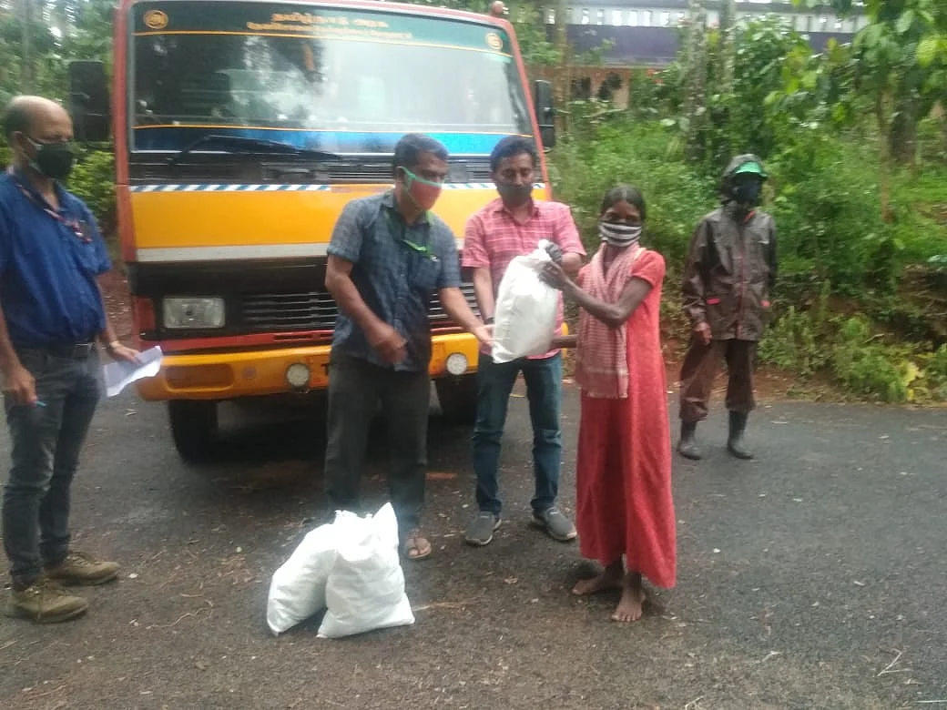 நீலகிரி: குரல் கொடுத்த விகடன்; பழங்குடிகளின் துயர் துடைத்த மாவட்ட நிர்வாகம்!