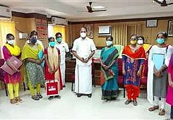 செவிலியர்களுடன் எம்.எல்.ஏ முத்துராஜா