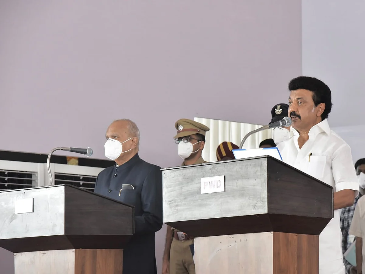 `உளமார உறுதிமொழி' ஏற்றுக்கொண்ட ஸ்டாலின்... பின்னணியில் பேரறிஞர் அண்ணா!
