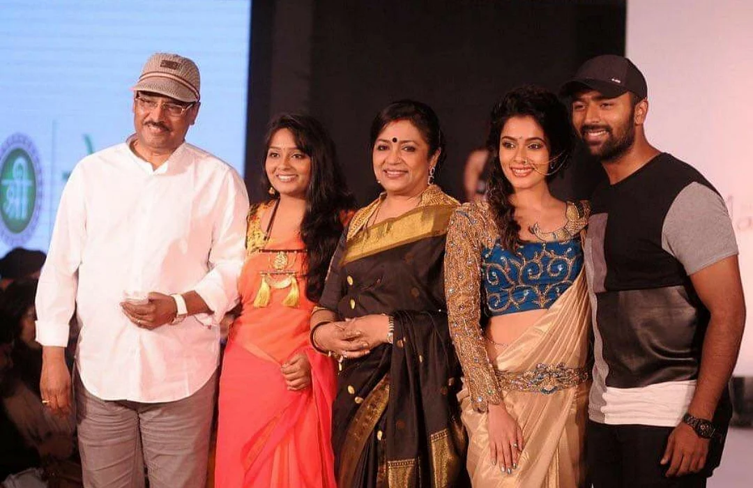 குடும்பத்தினருடன் பூர்ணிமா